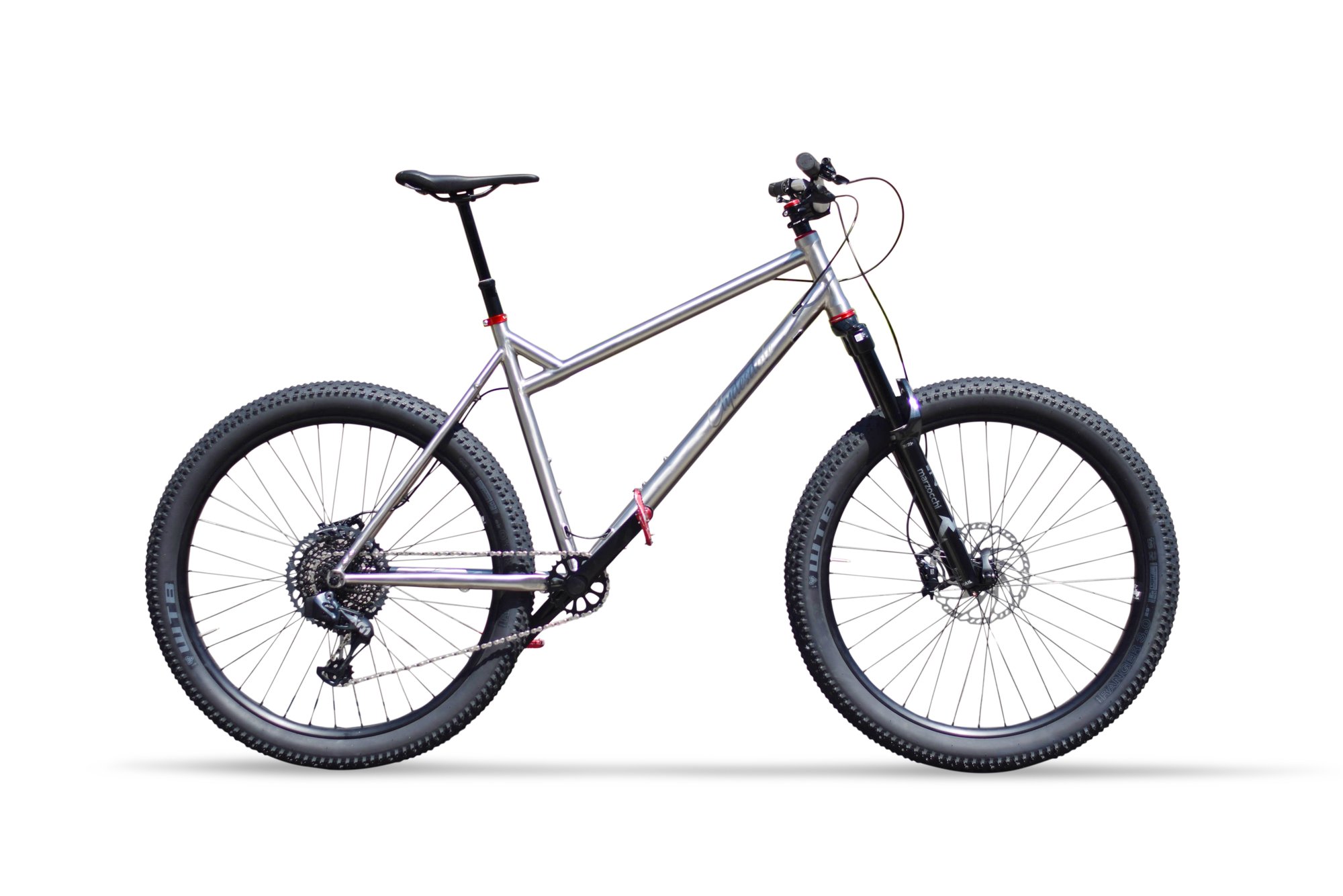 Clydesdale Steer 2XL w strut-1 white BG Clydesdale Steer 2XL w strut-1 white BG